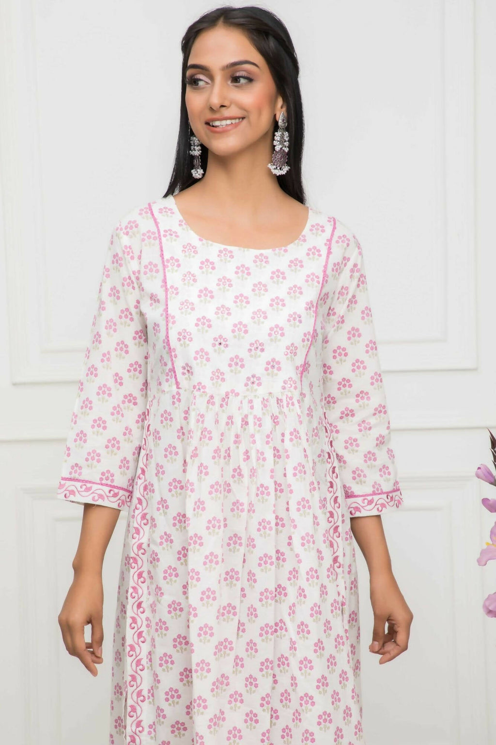 Myshka Women White Floral Rayon Straight Round Neck Kurtas | Grocsy