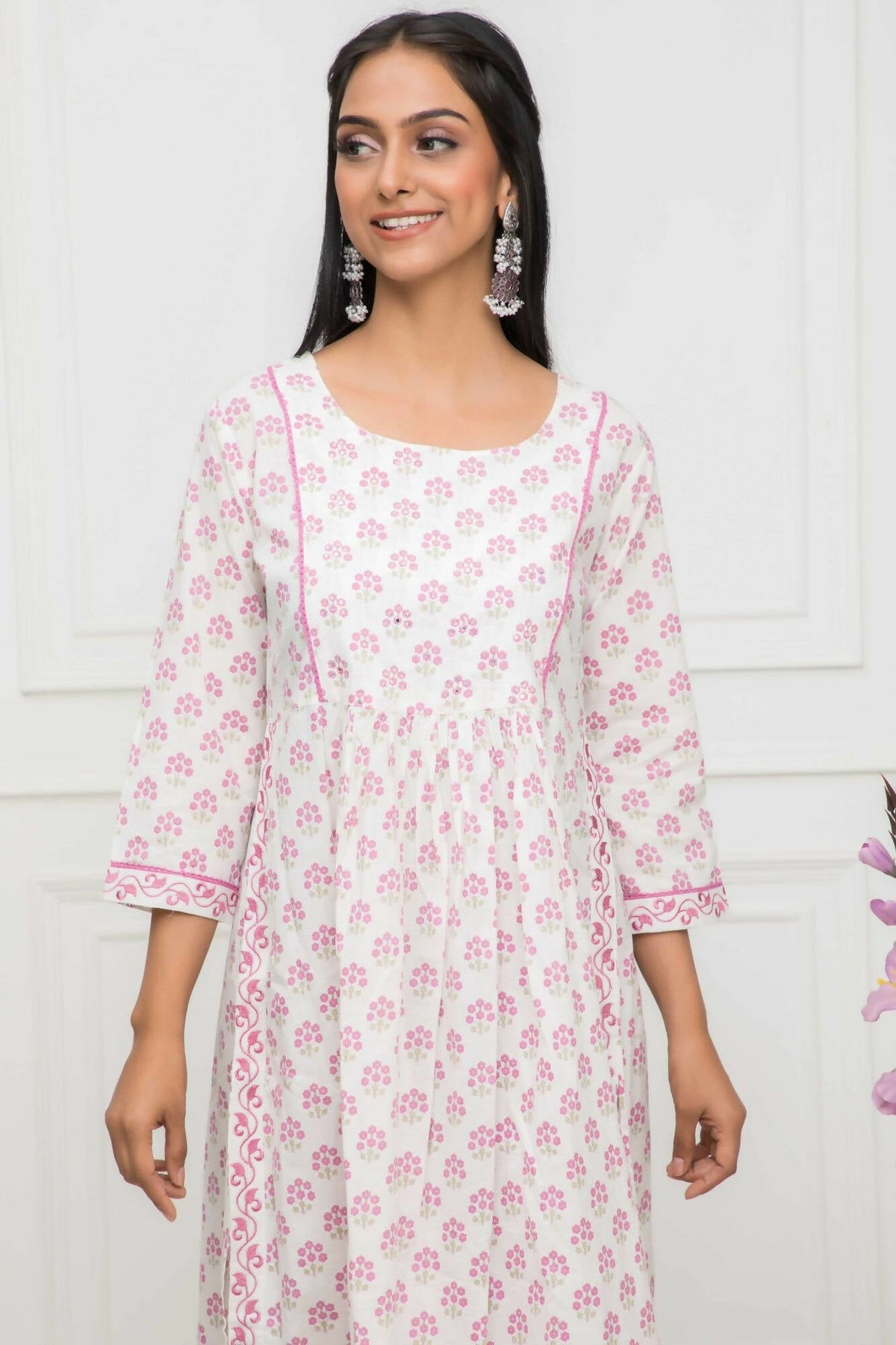 Myshka Women White Floral Rayon Straight Round Neck Kurtas | Grocsy