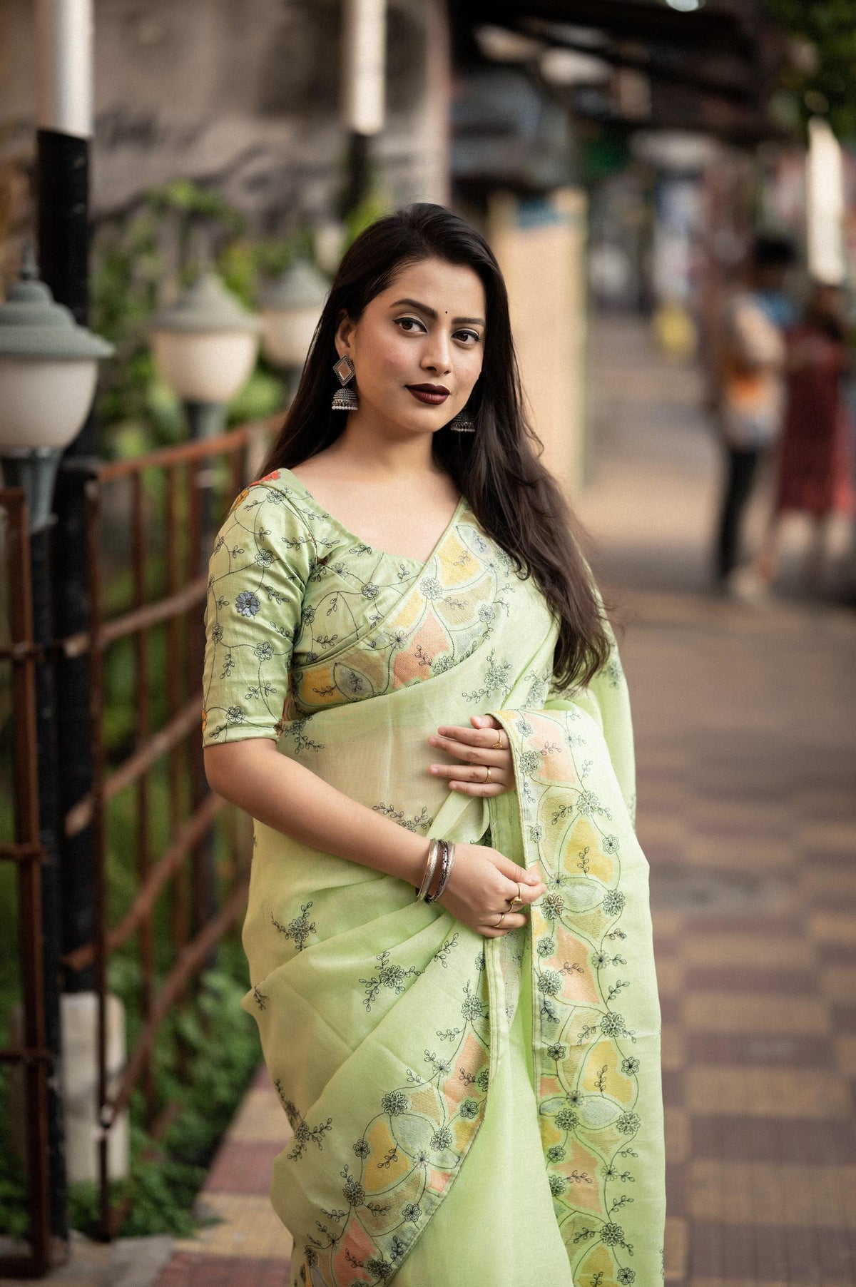 Green Pure Linen Ethnic Motifs Saree with Unstitched Blouse - Hiral Fashion | Grocsy