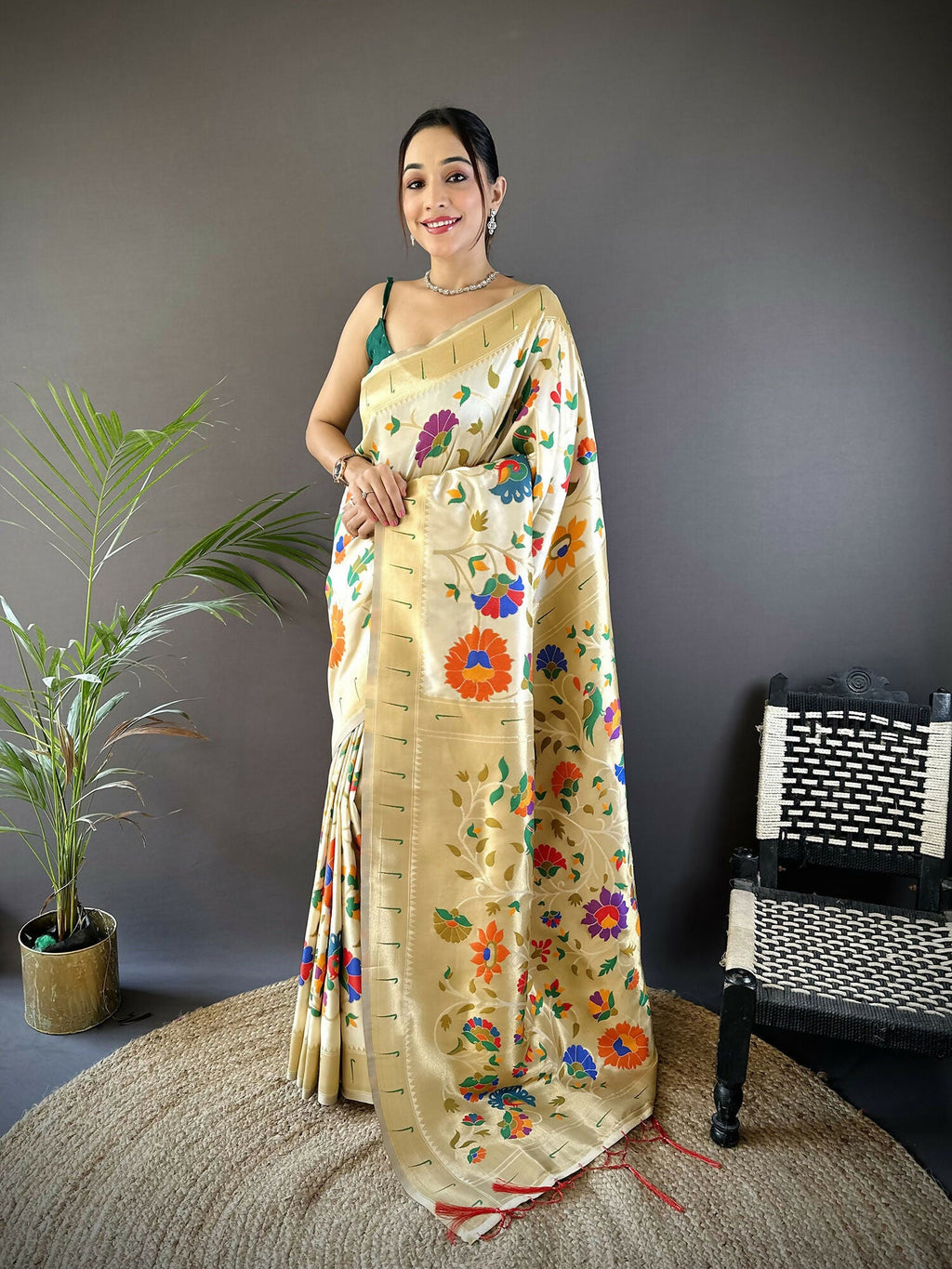 Joban Fashion Off-White  Zari Woven Floral Motifs Soft Silk Paithani Silk Saree | Grocsy