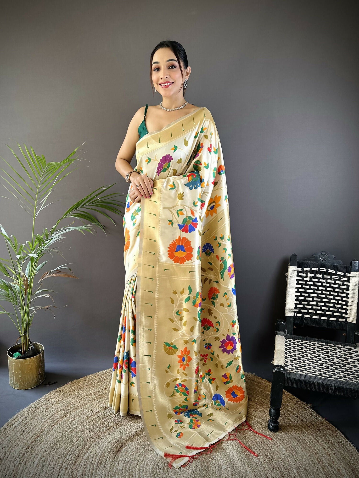 Joban Fashion Off-White  Zari Woven Floral Motifs Soft Silk Paithani Silk Saree | Grocsy