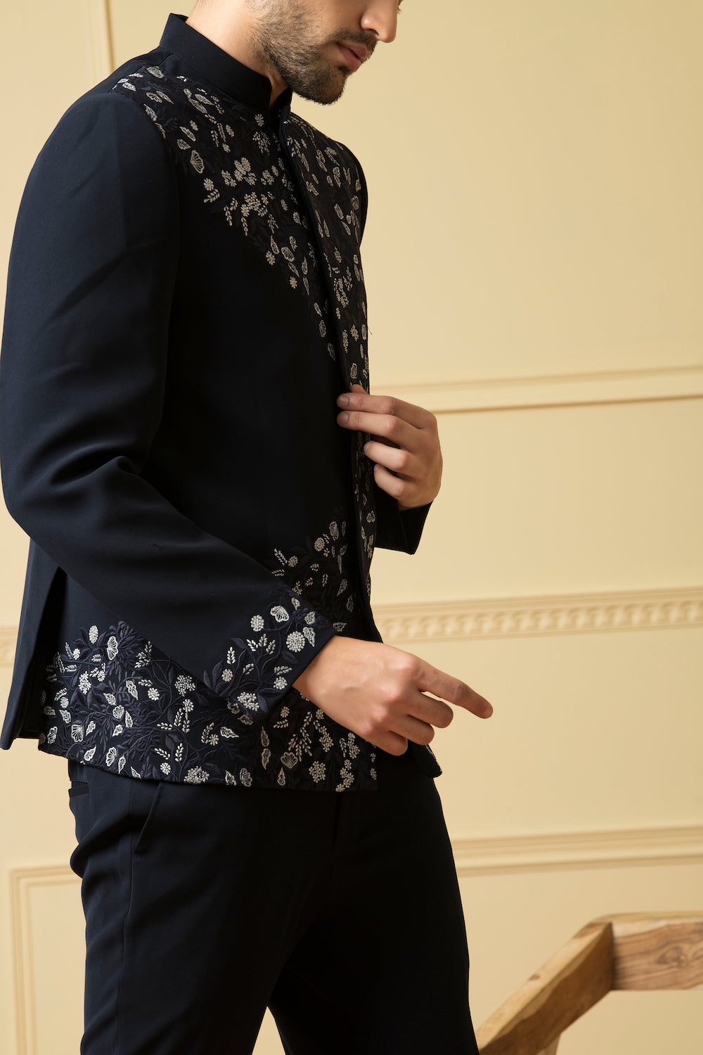 Valiente Designer Men's Indo western Set by Hilo Design | Grocsy
