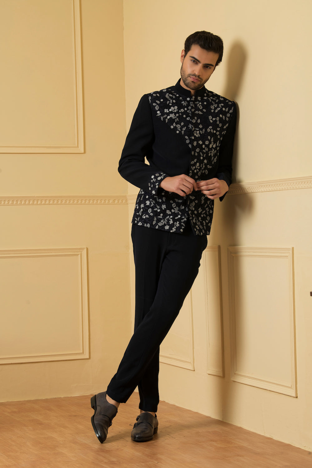 Valiente Designer Men's Indo western Set by Hilo Design | Grocsy