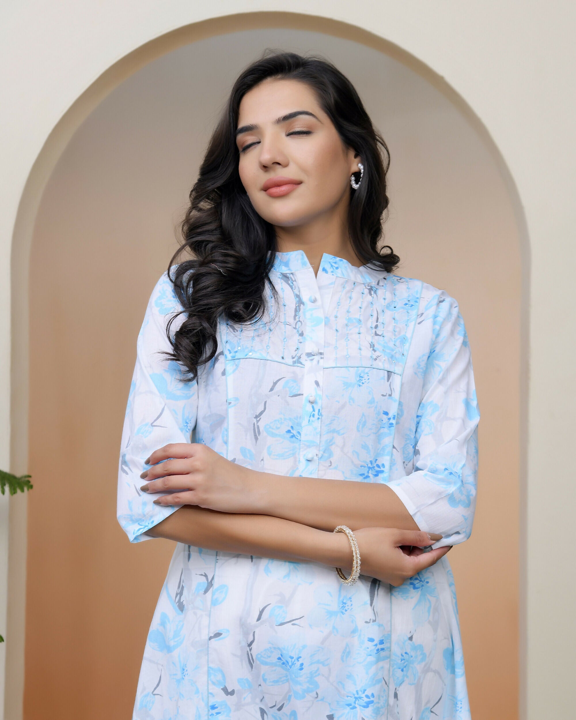 Vaasva Women White Floral Cotton Printed Flare Kurti With Pant | Grocsy