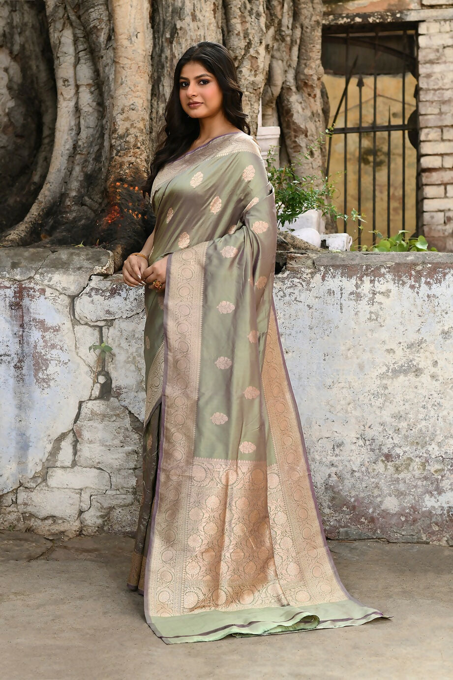 Joban Fashion Pea Green Pure Katan Pure Handloom Banarasi Silk Saree | Grocsy