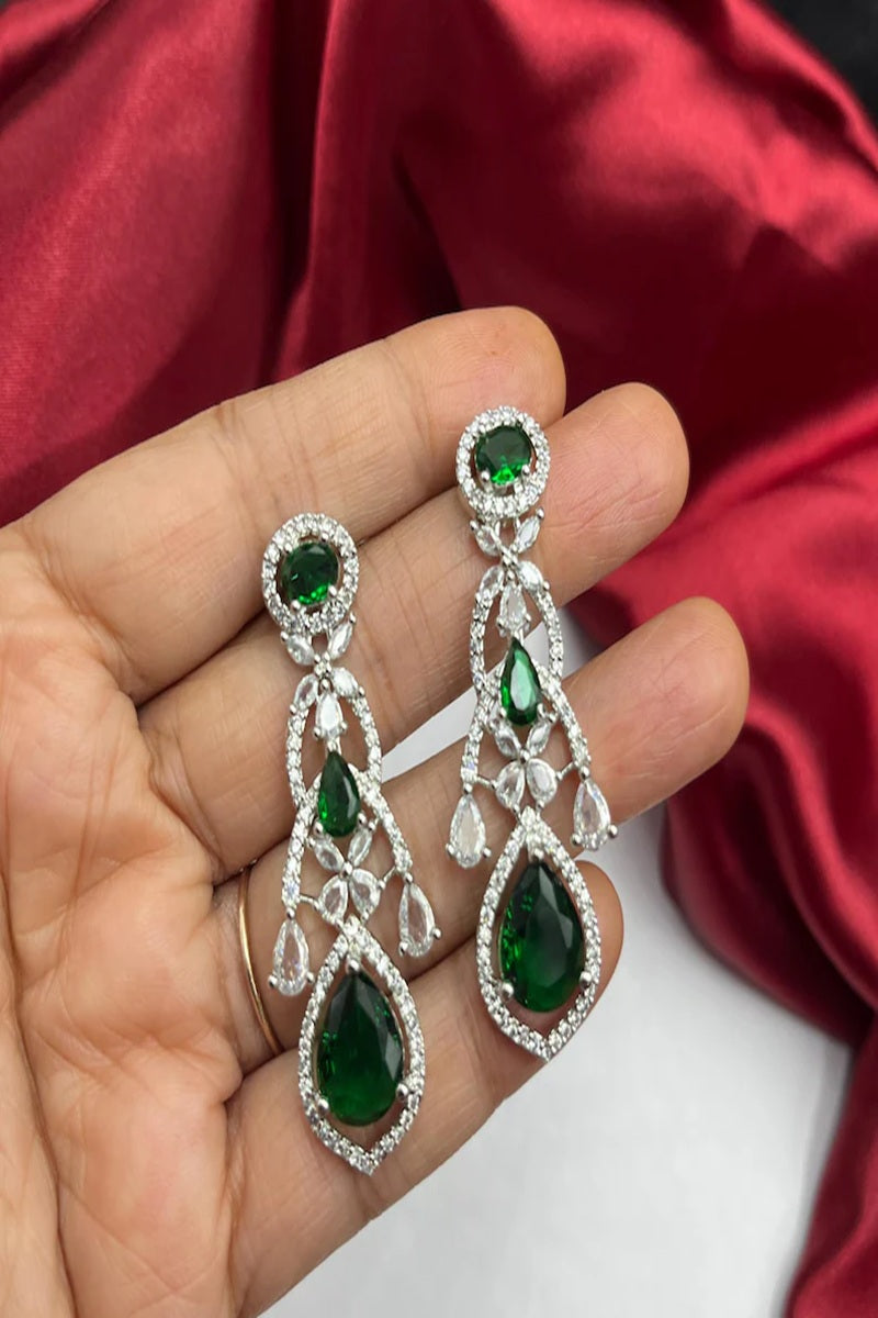 Vastrabhushan Emerald Green Kundan Necklace Set with Maang Tika, Earrings | Grocsy