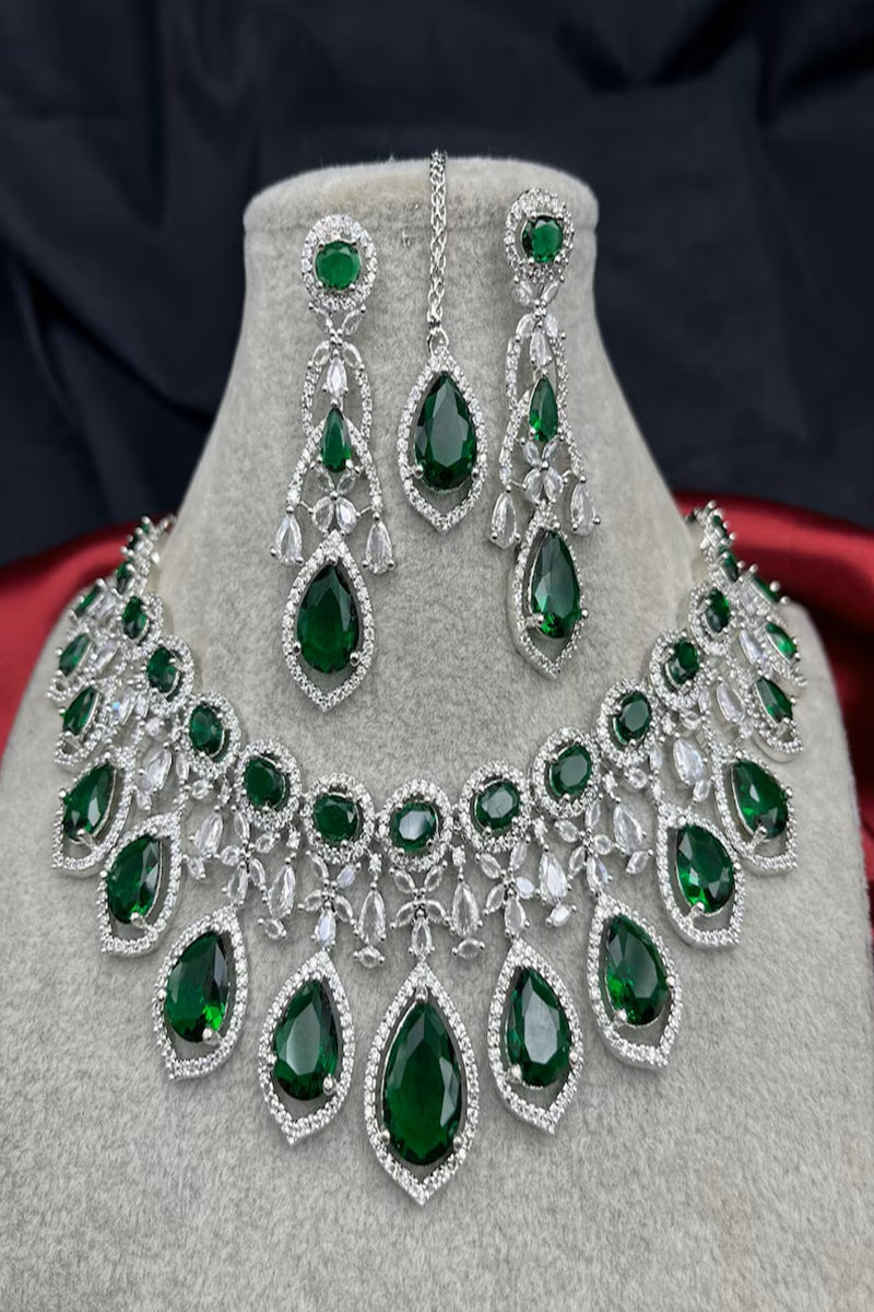 Vastrabhushan Emerald Green Kundan Necklace Set with Maang Tika, Earrings | Grocsy