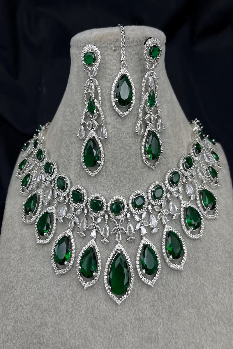 Vastrabhushan Emerald Green Kundan Necklace Set with Maang Tika, Earrings | Grocsy