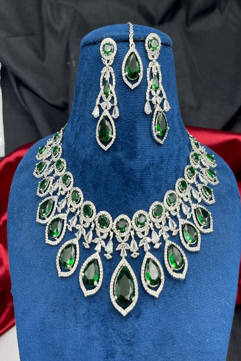 Vastrabhushan Emerald Green Kundan Necklace Set with Maang Tika, Earrings | Grocsy