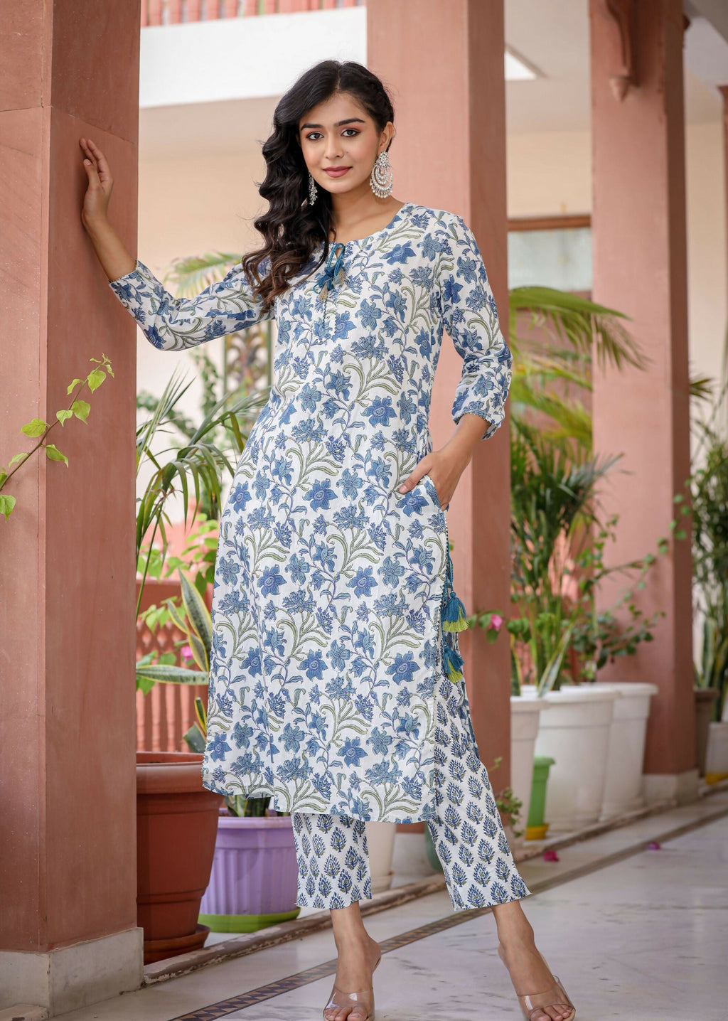 Kaajh Women's White Blue Floral Print Kurta Pant Set | Grocsy