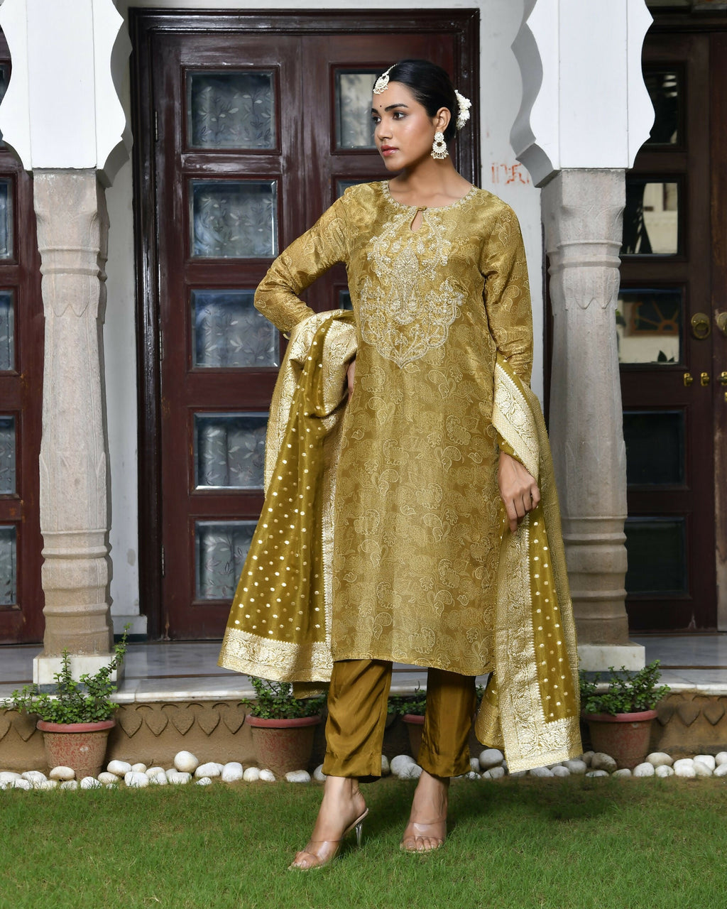 Vaasva Women's Digital Printed Tissue Suit Set With Solid Pant & Brocade Dupatta | Grocsy