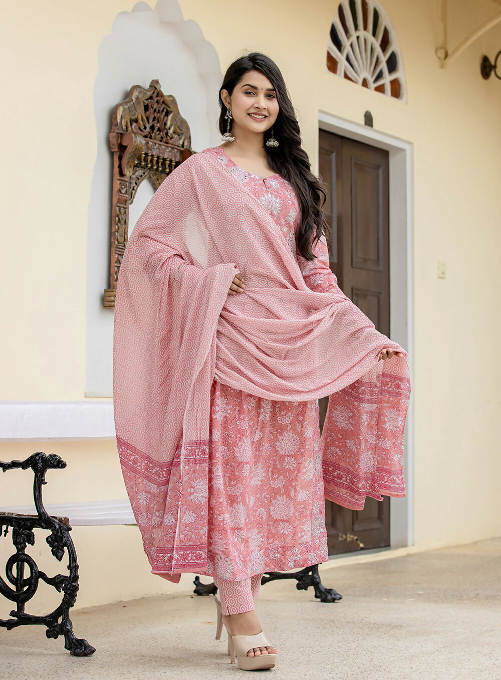 Kaajh Women's Pink Floral Print Cotton Kurta Pant With Dupatta Set | Grocsy