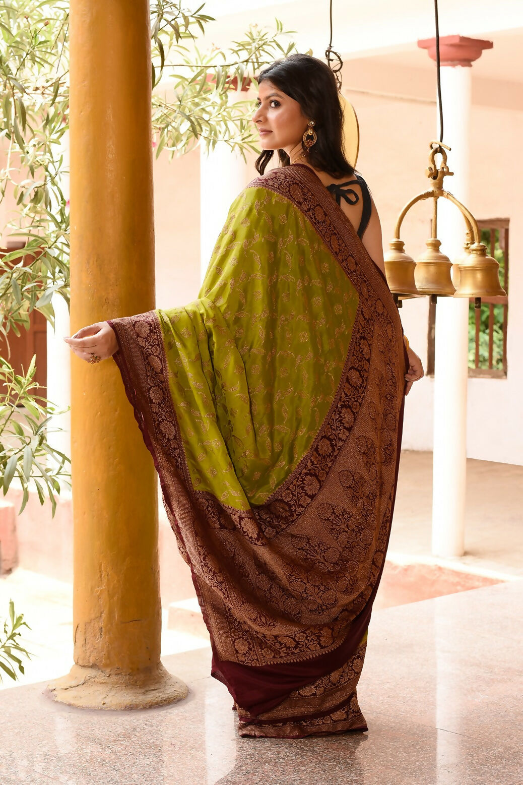 Joban Fashion Grass Green Crepe Chiffon Pure Handloom Banarasi Silk Saree | Grocsy
