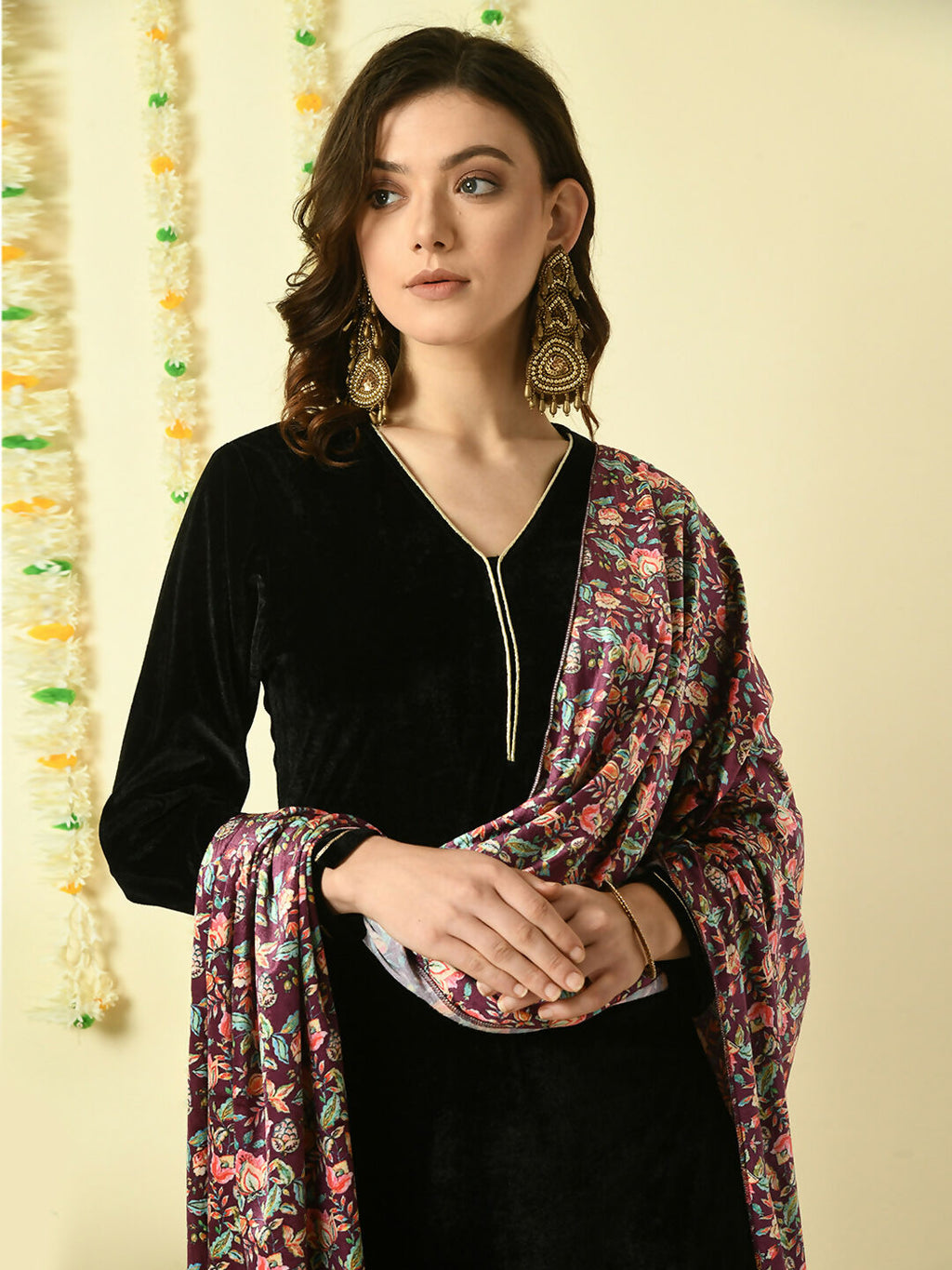 Myshka Women's Black Velvet Kurta & Trousers With Dupatta Party Sets | Grocsy
