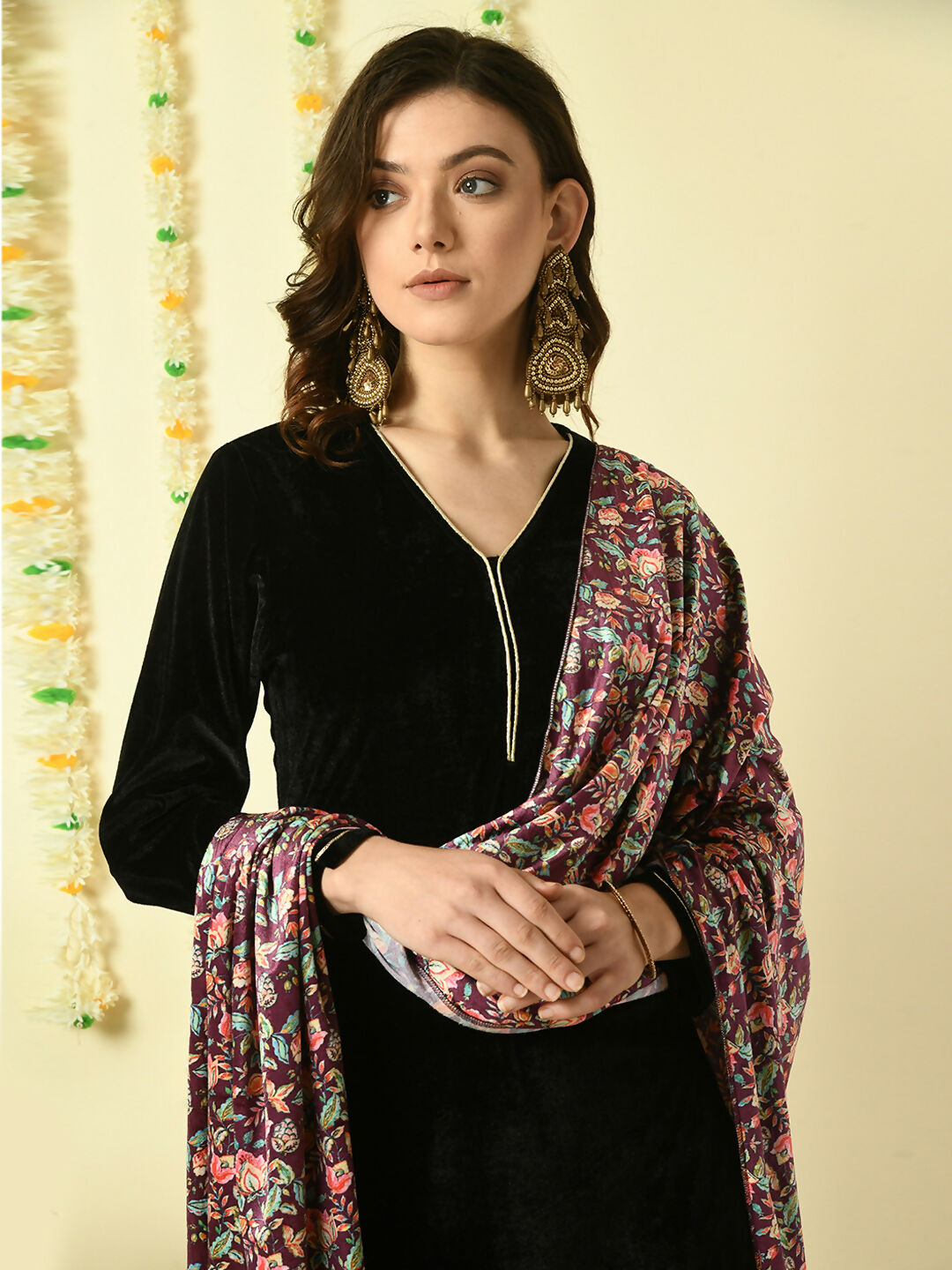 Myshka Women's Black Velvet Kurta & Trousers With Dupatta Party Sets | Grocsy