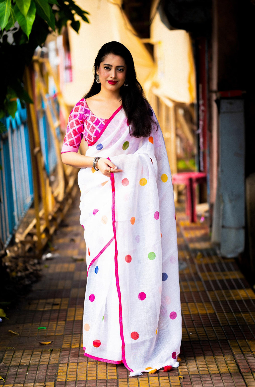 White Pure Linen Ethnic Motifs Saree with Unstitched Blouse - A2M | Grocsy