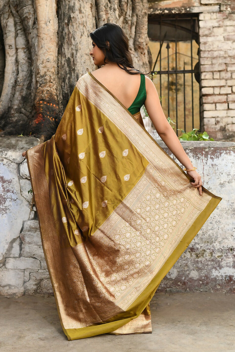 Joban Fashion Olive Green Pure Katan Pure Handloom Banarasi Silk Saree | Grocsy