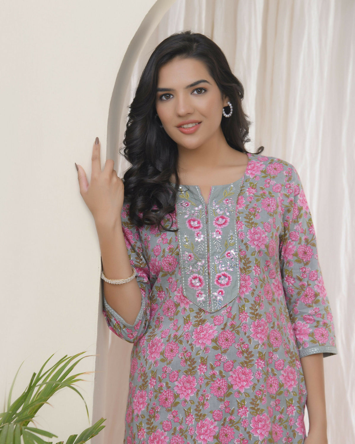 Vaasva Women Grey Cotton Printed Straight Kurti With Pant | Grocsy