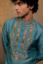 Falling Raw Silk Green Paisley Zari Kurta Set By Hilo Design | Grocsy