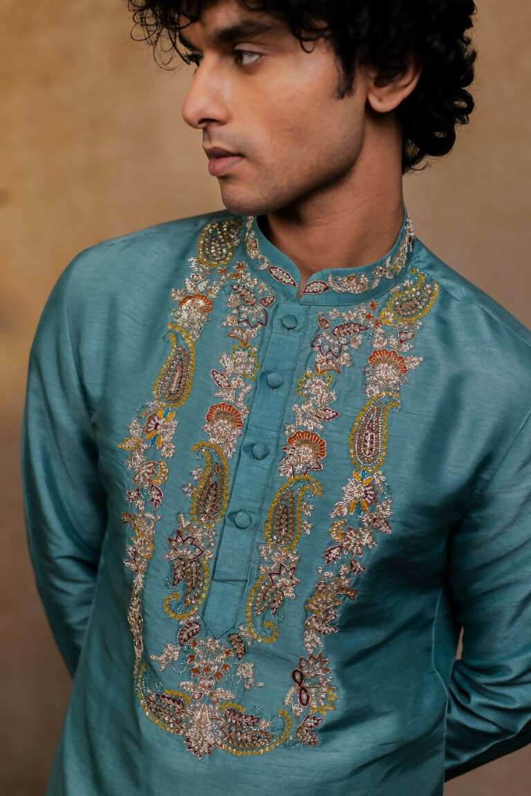 Falling Raw Silk Green Paisley Zari Kurta Set By Hilo Design | Grocsy