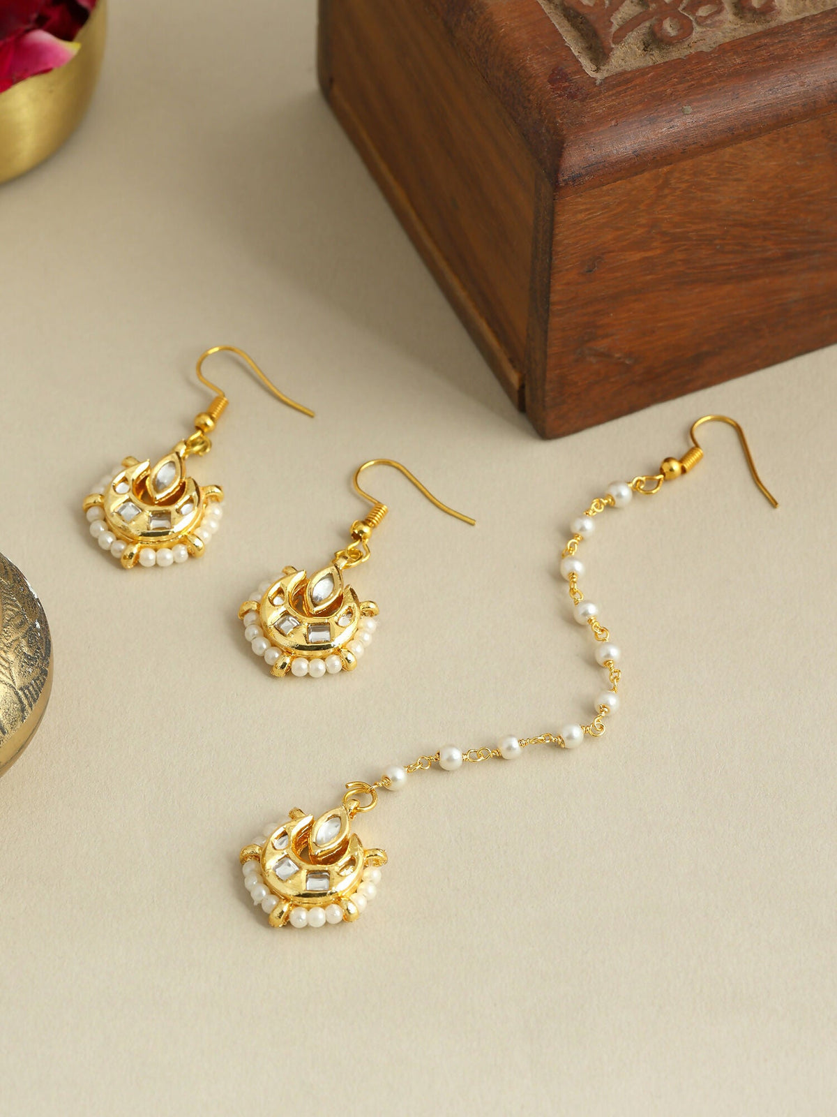 Ruby Raang Kundan Maang Tikka With Earrings | Grocsy