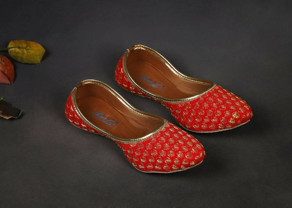Tiny Bugs Girls Sequin Detailing Ethnic Juttis - Red | Grocsy