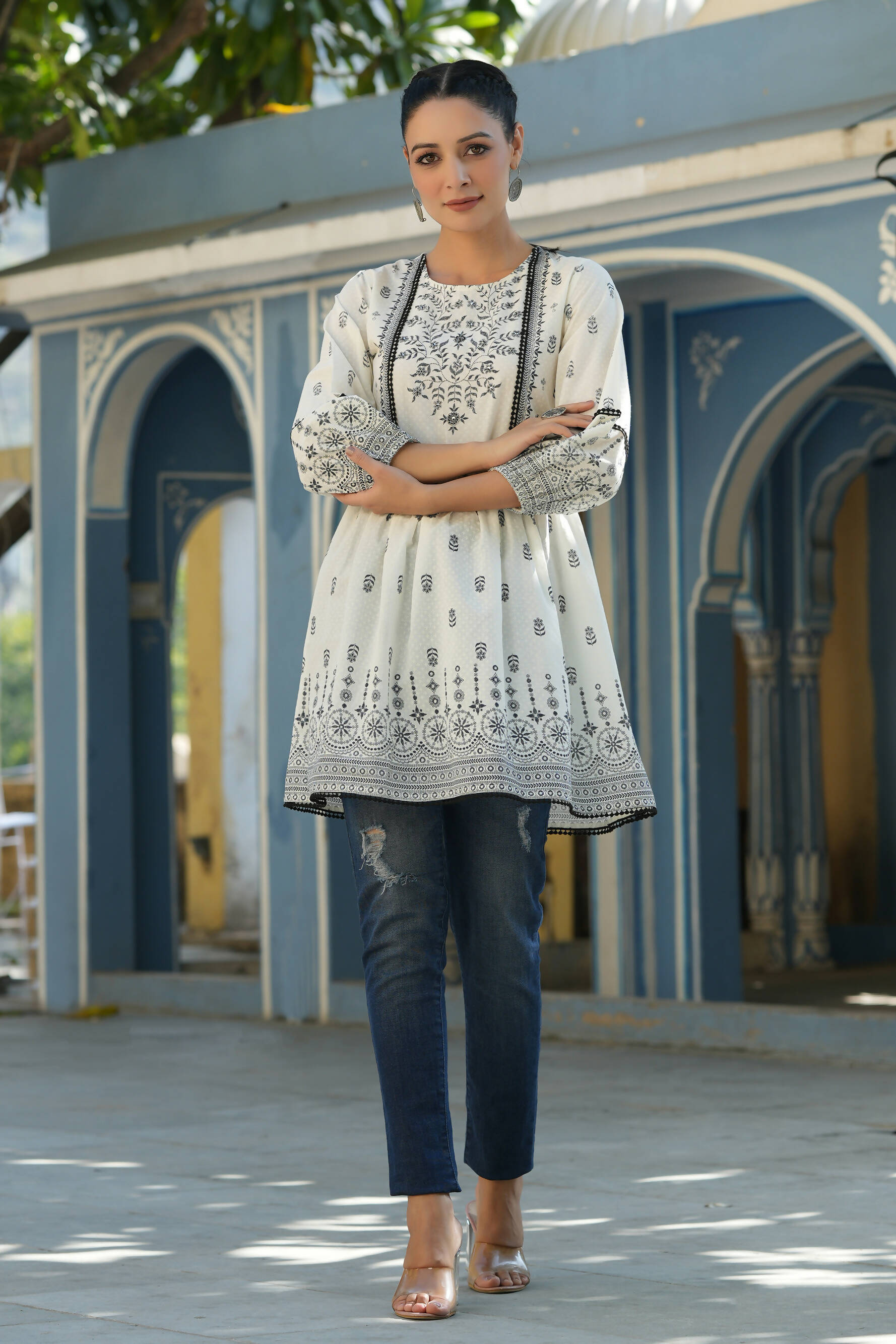 Juniper Women's White & Black Cambric Floral Printed Tunic | Grocsy