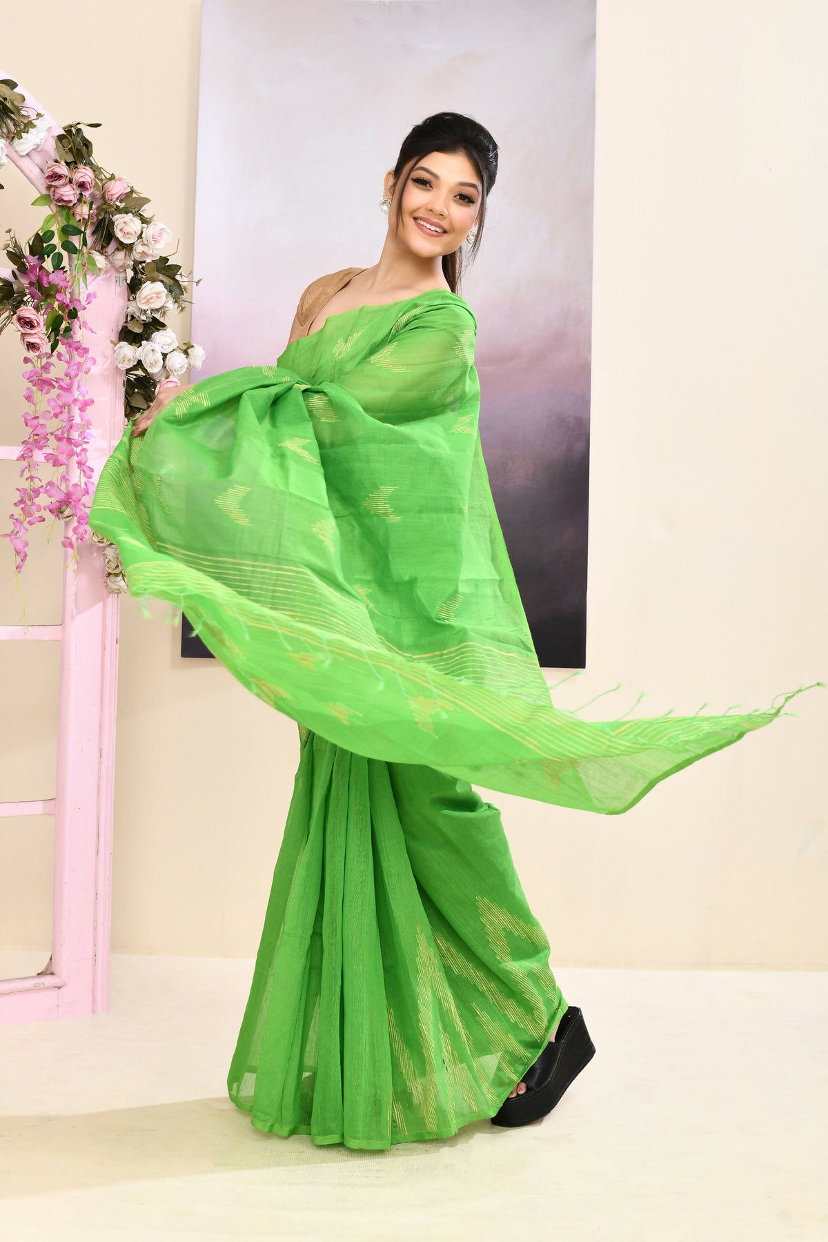 Piyari Fashion Women's Green Embellished Cotton Blend Jamdani Saree | Grocsy
