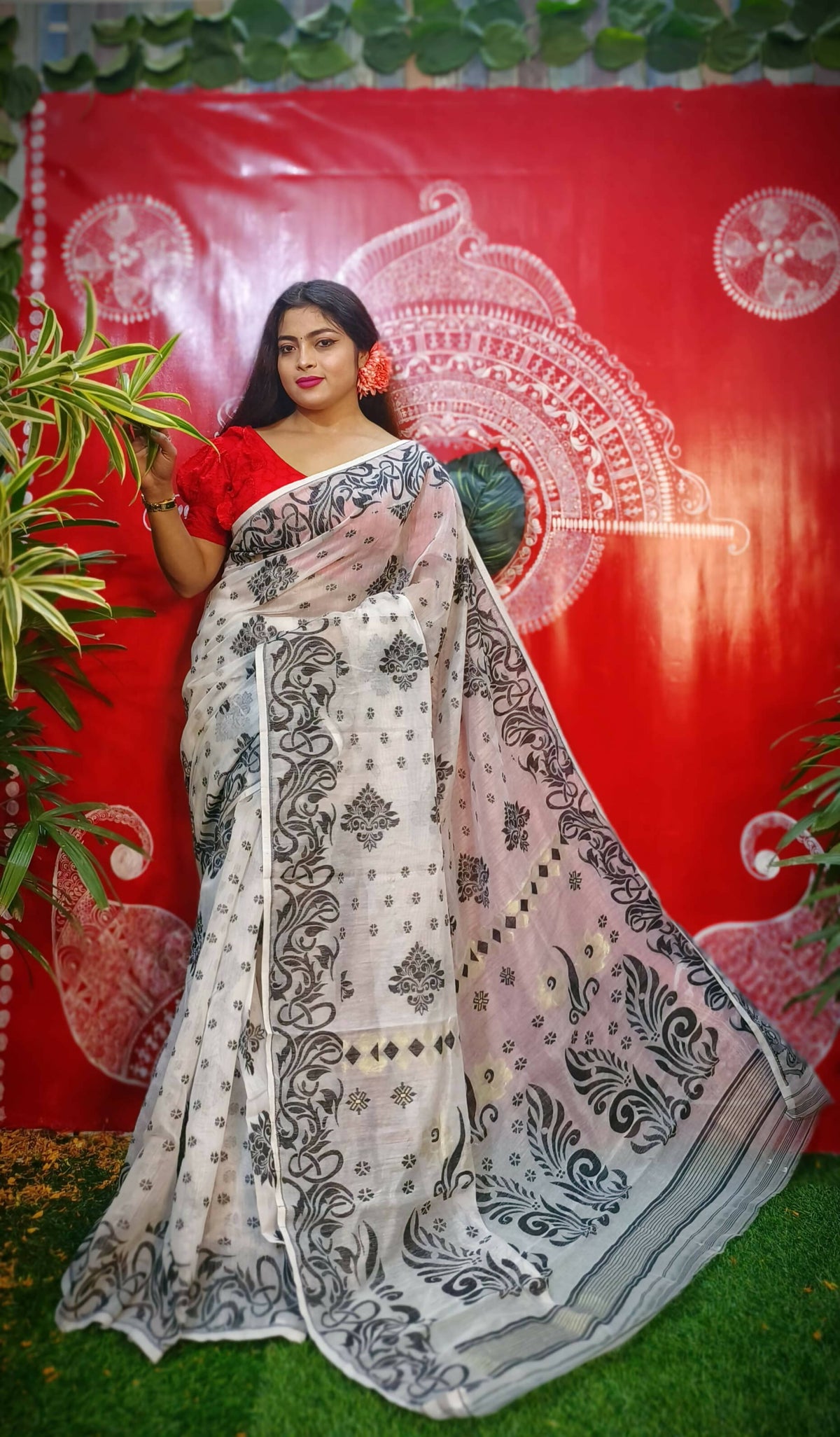 Exclusive Collection Handloom Dhakai Jamdani Saree - White And black | Grocsy