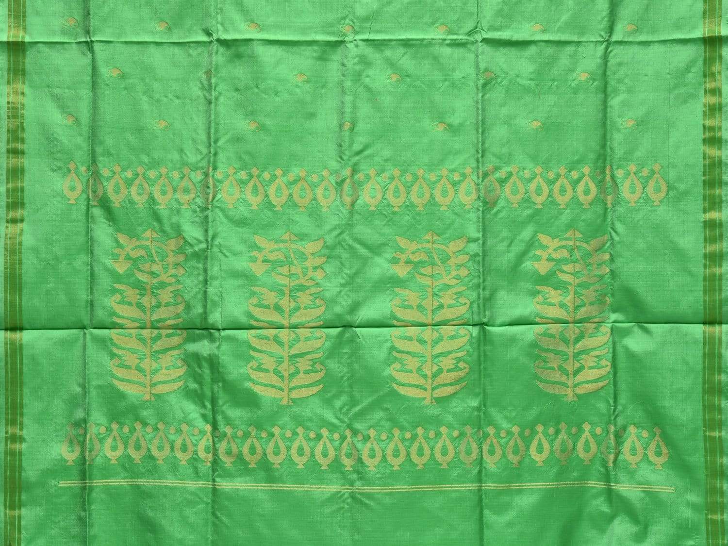 Light Green Uppada Silk Handloom Saree with Karpur Pallu Design - Global Threads | Grocsy