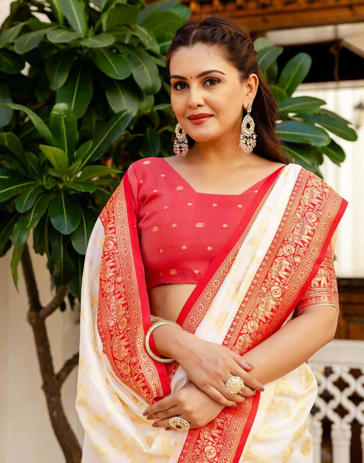 Joban Fashion Off White Silk Woven Banarasi Saree | Grocsy