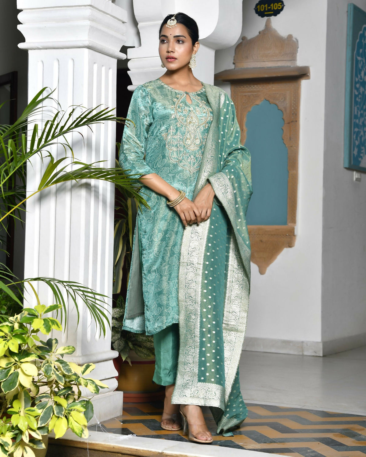 Vaasva Women's Digital Printed Tissue Suit Set With Solid Pant & Brocade Dupatta | Grocsy