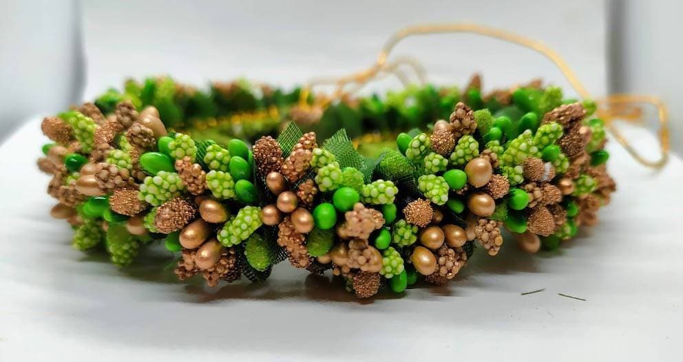 Green & Gold Pollens Hair Gajra | Grocsy