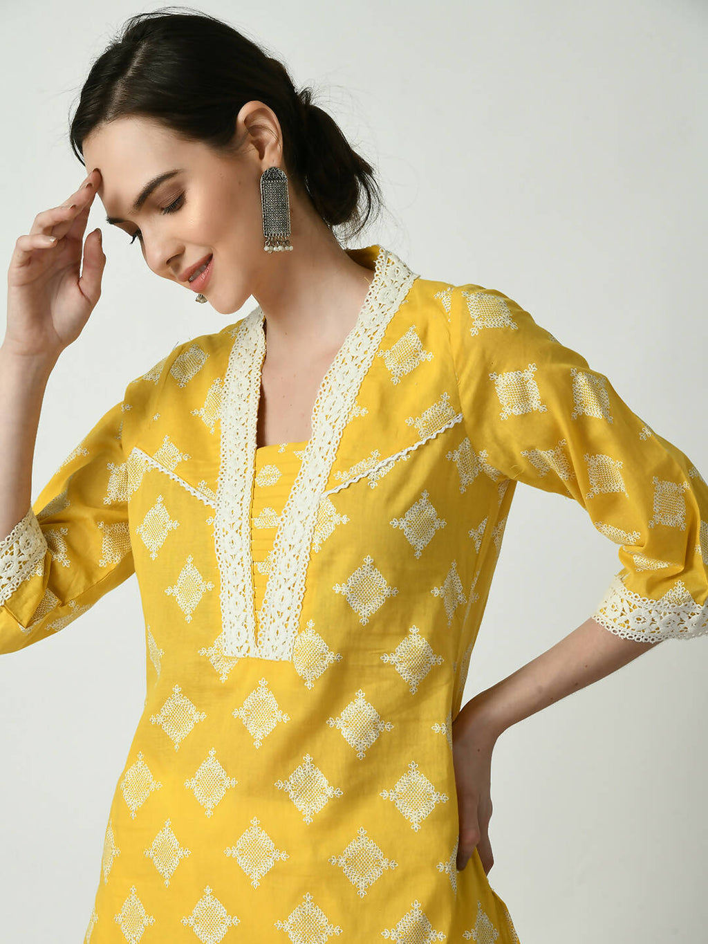 Myshka Women's Yellow Straight Kurta & Trousers | Grocsy