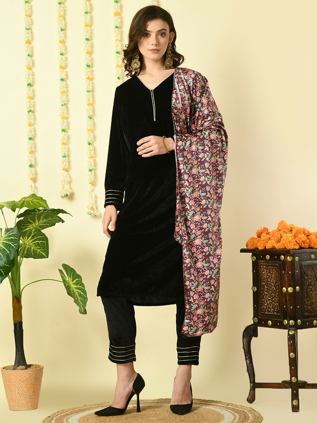 Myshka Women's Black Velvet Kurta & Trousers With Dupatta Party Sets | Grocsy