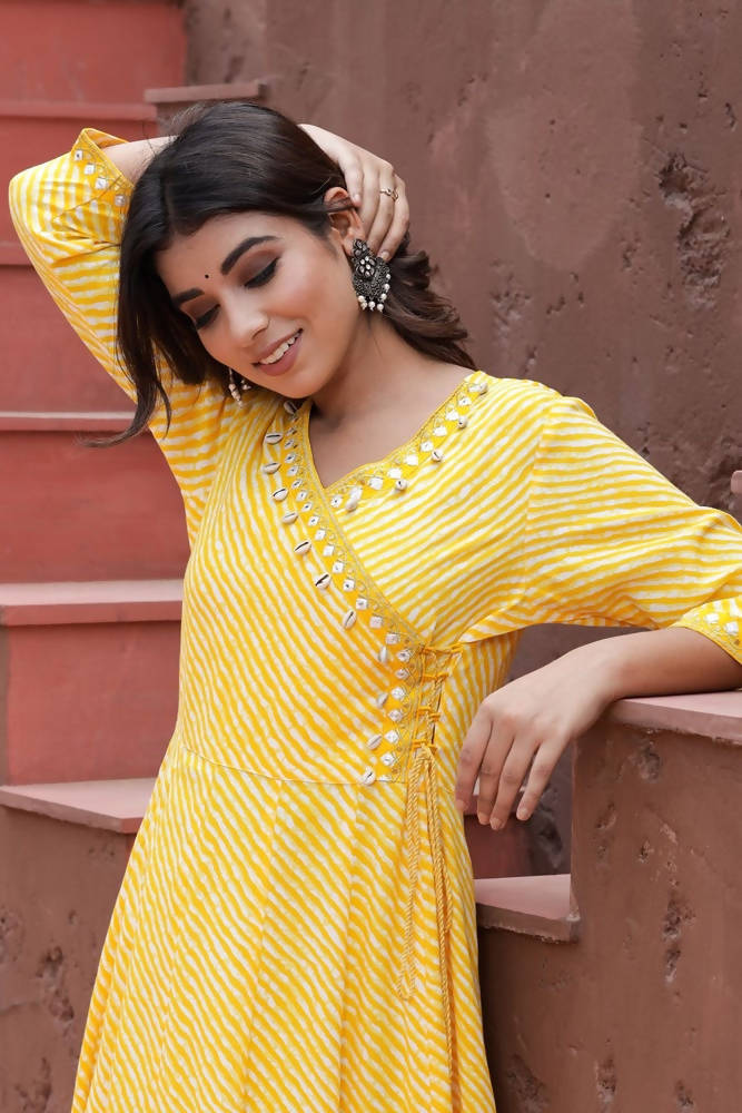 Yufta Women Yellow & White Leheriya Printed Kurta With Coffee Bean Shell Detail | Grocsy