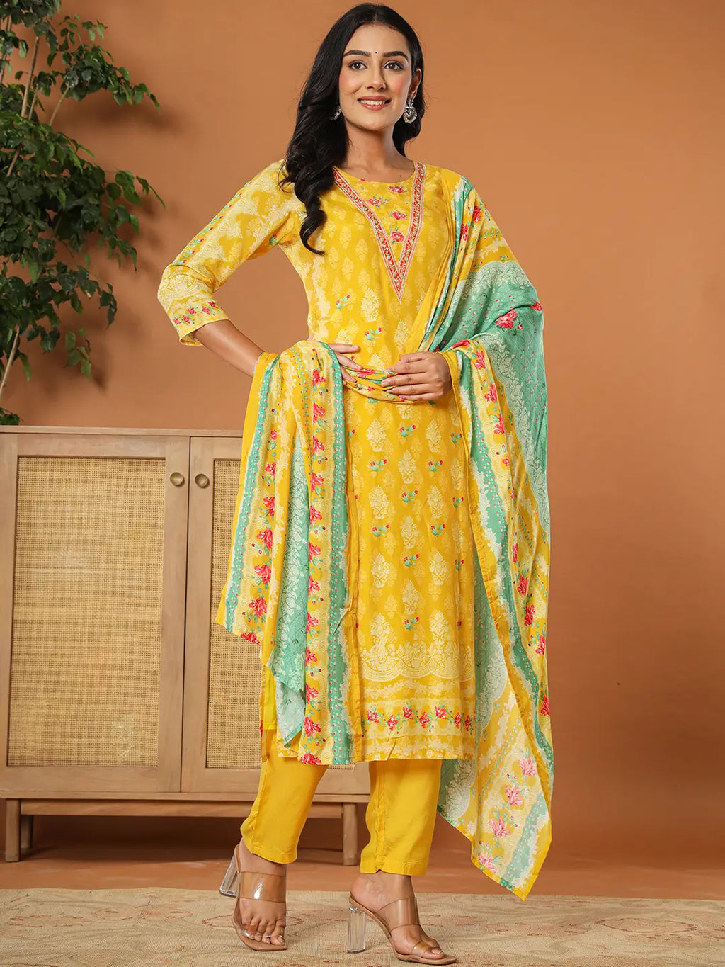 Yufta Muslin Mustard Hand_Embroidery Kurta Dupatta Pant Set | Grocsy