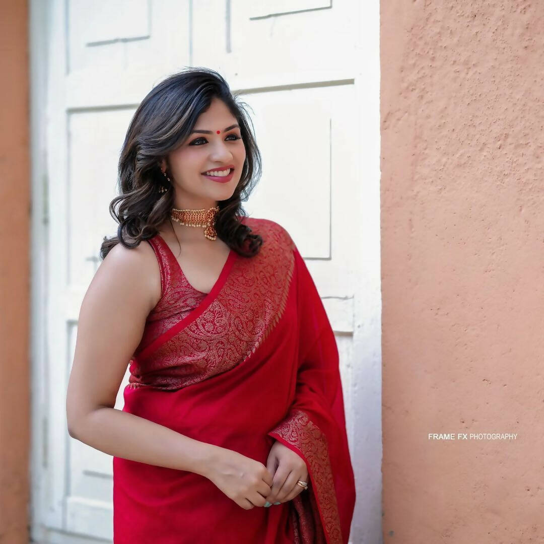 DEIANA'S Beautiful Designer Golden zari Soft Lichi Silk Saree - Red | Grocsy