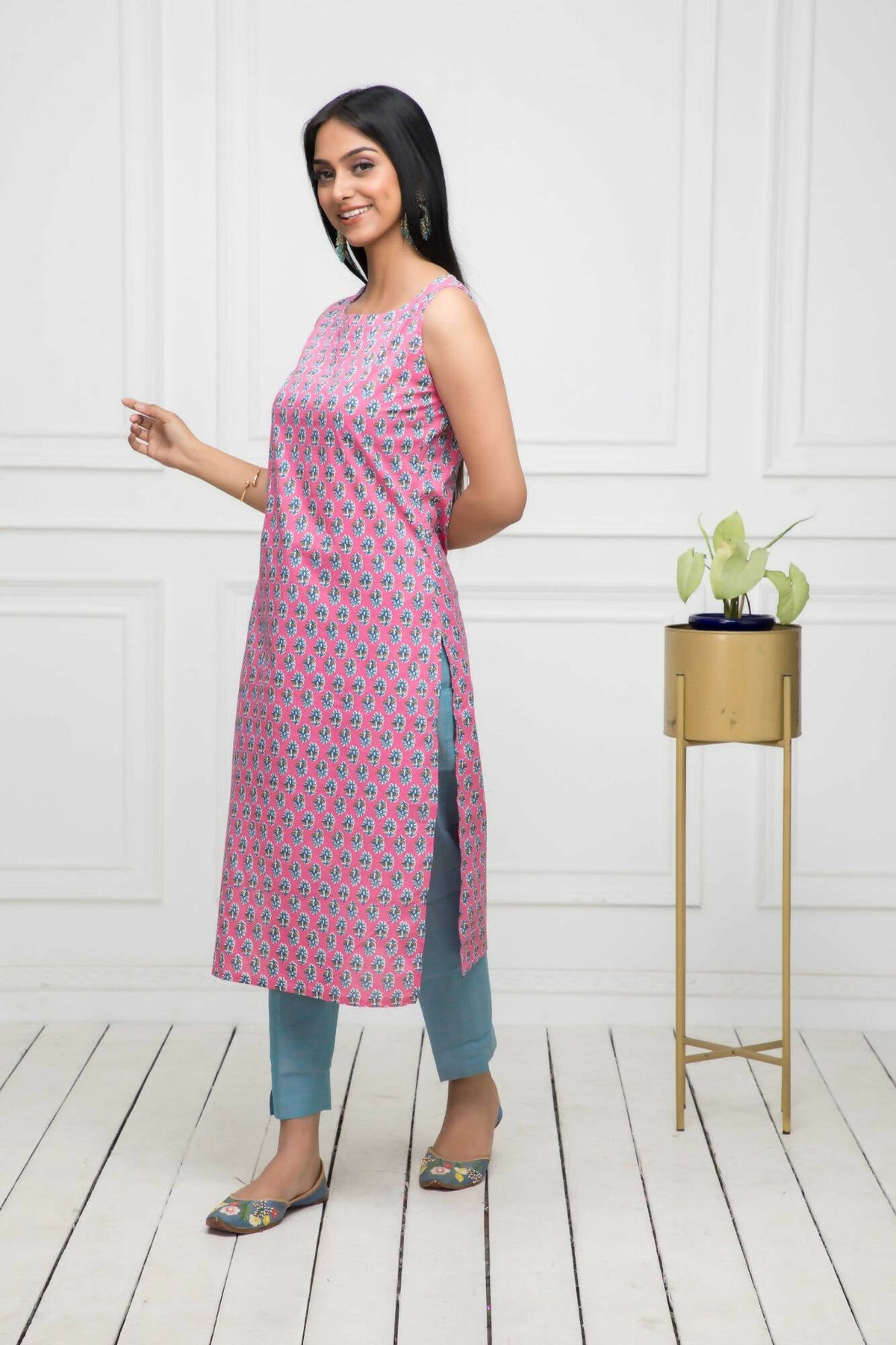 Myshka Women Pink Solid Cotton Straight Round Neck Kurtas | Grocsy