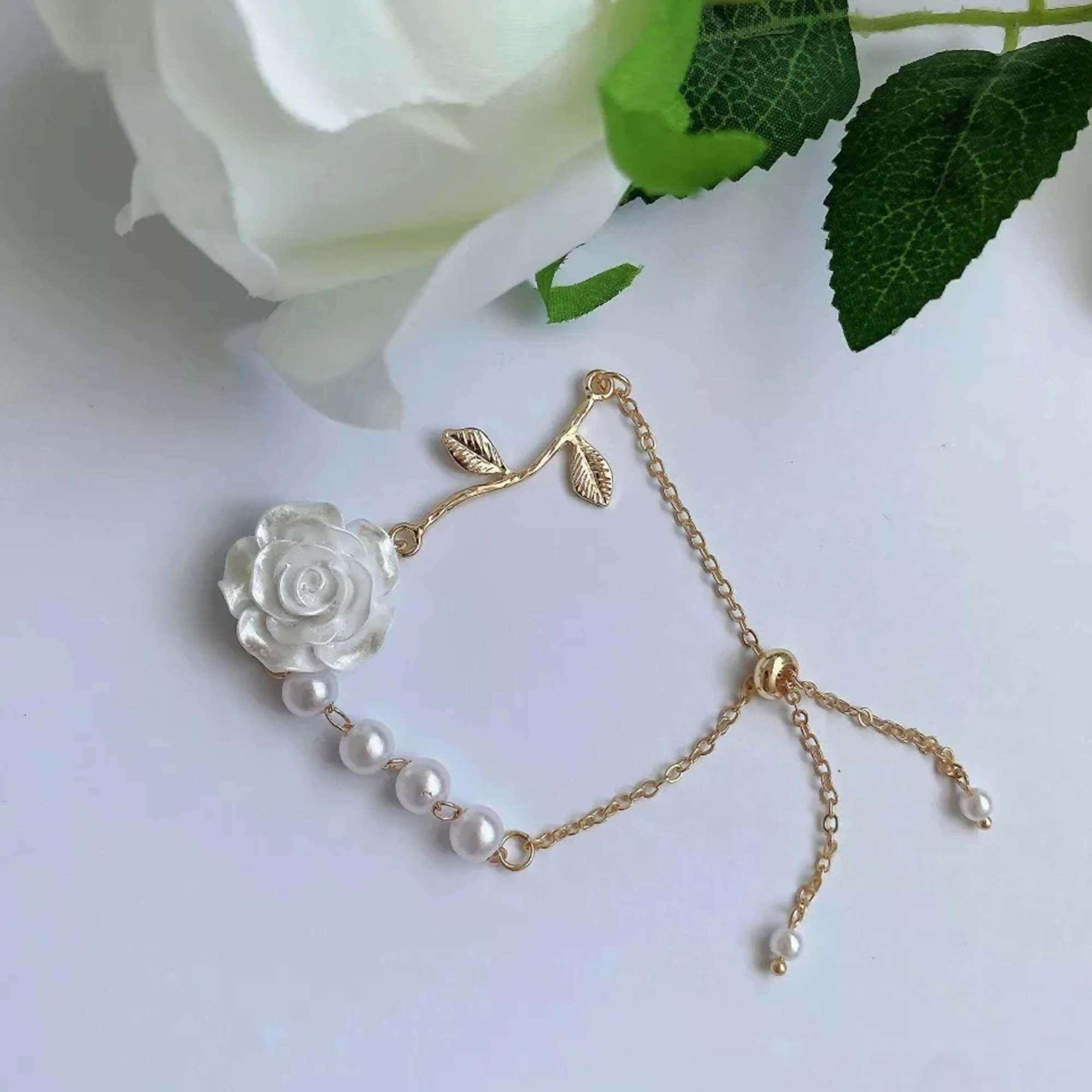 Joban Fashion White Rose Bracelet