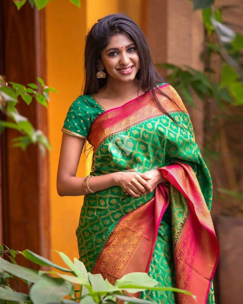 DEIANA'S Beautiful Designer Golden zari Soft Lichi Silk Saree - Green | Grocsy