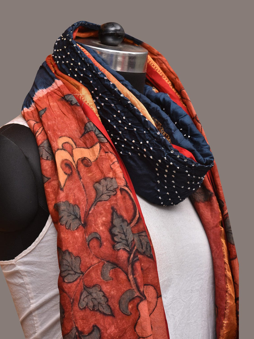 Navy and Red Bandhani Kanchipuram Silk Handloom Dupatta with Kalamkari Design - Global Threads | Grocsy