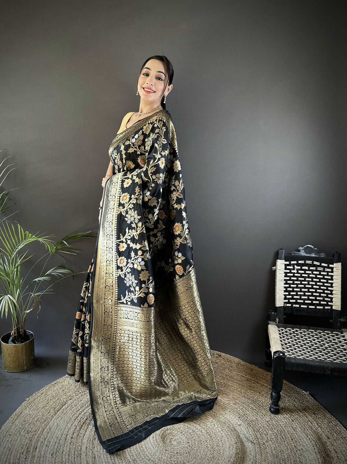 Joban Fashion Black Floral & Ethnic Motifs Design Soft Silk Meenakari Banarasi Saree | Grocsy