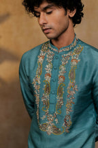 Falling Raw Silk Green Paisley Zari Kurta Set By Hilo Design | Grocsy