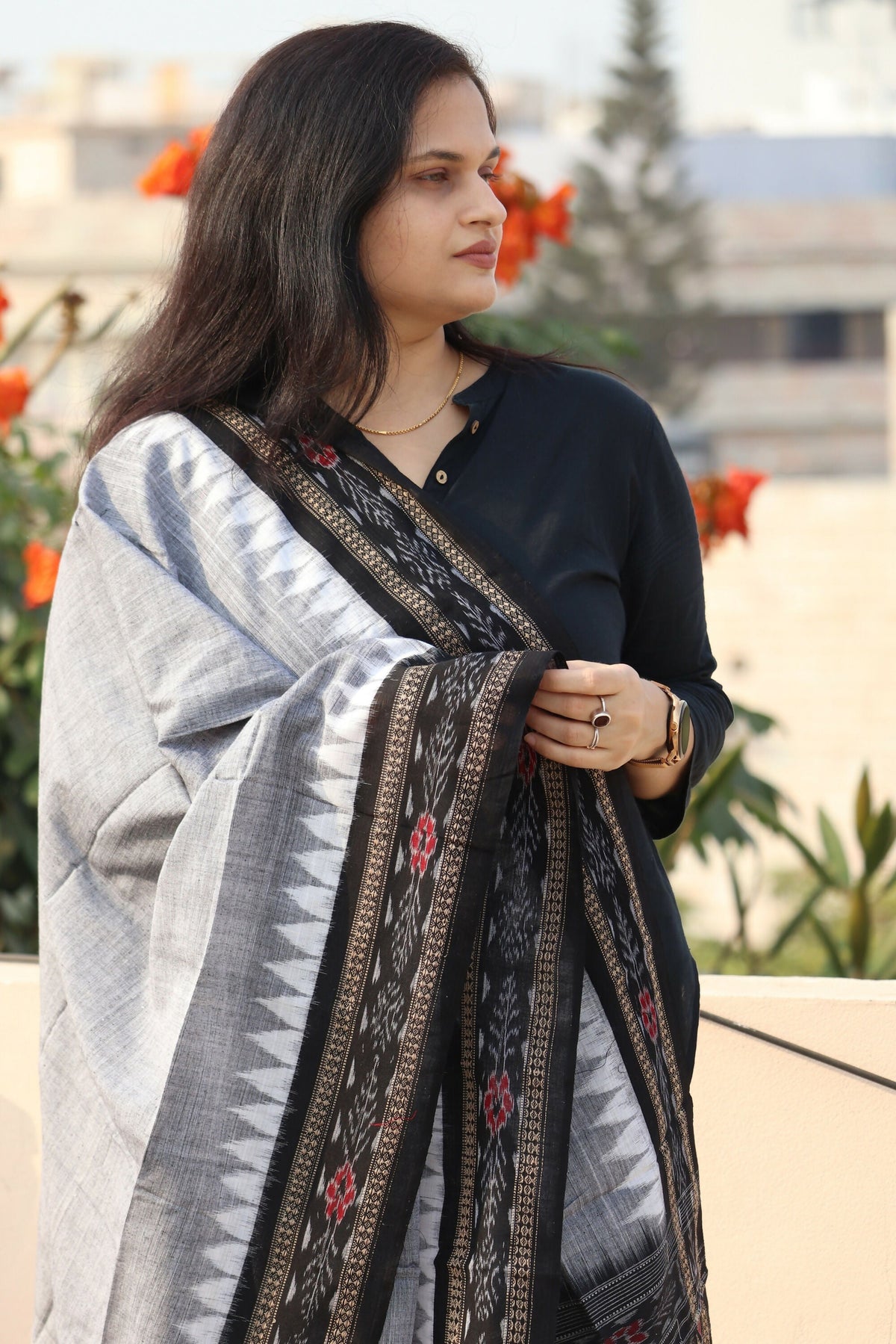 Earthyweaves Grey Sambalpuri Dupatta | Grocsy