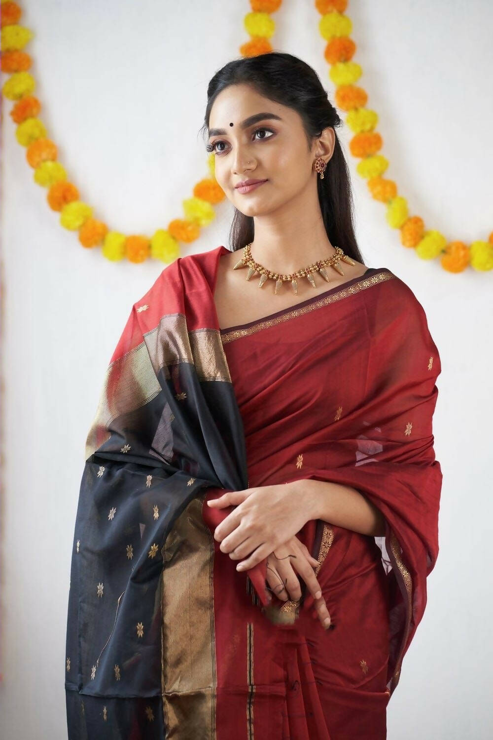 DEIANA'S Beautiful Designer Golden zari Soft Cotton Saree - Red | Grocsy