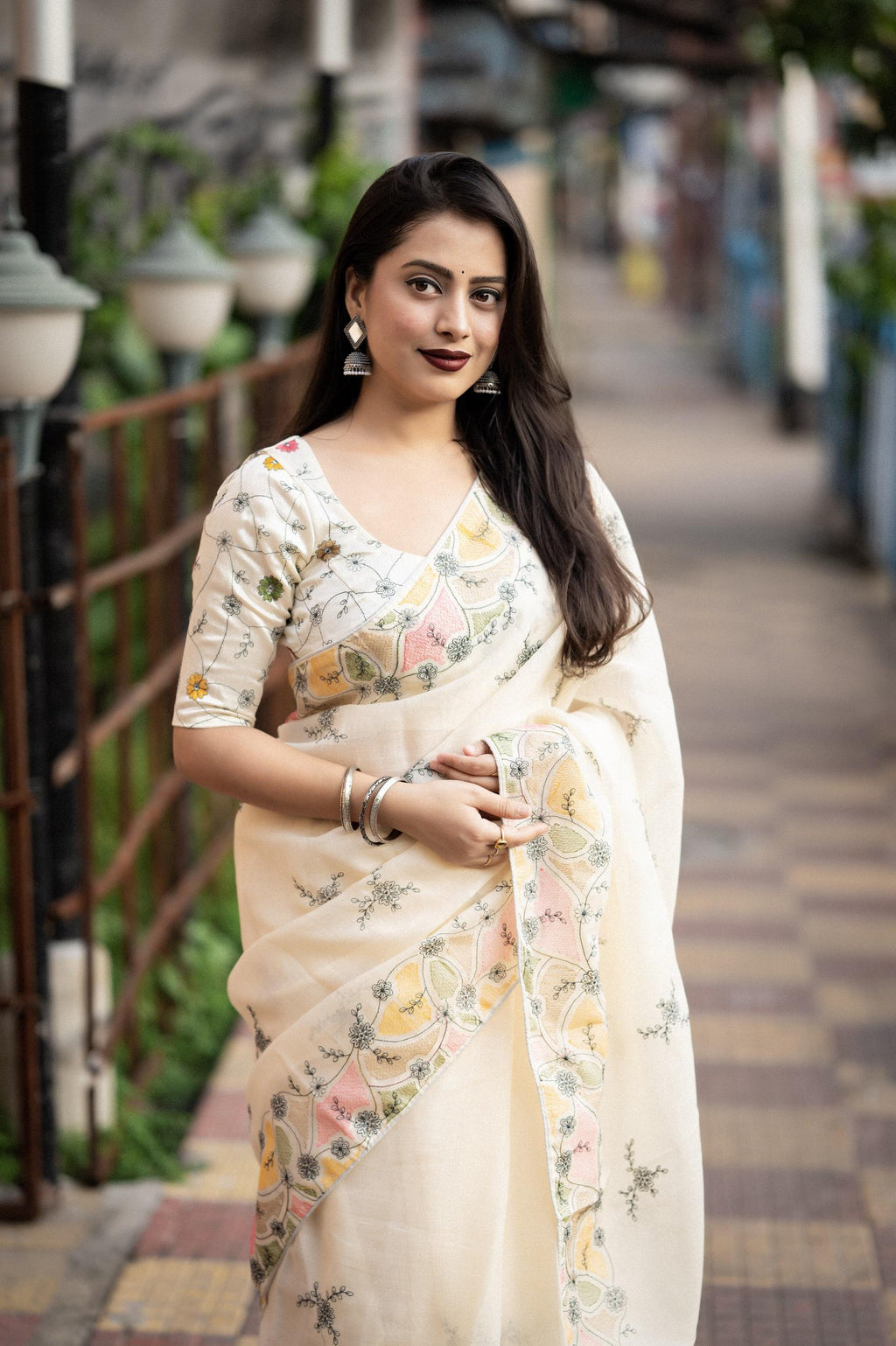 Cream Pure Linen Ethnic Motifs Saree with Unstitched Blouse - A2M | Grocsy