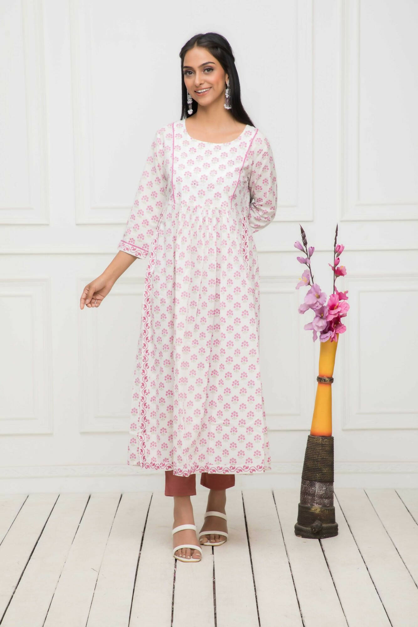 Myshka Women White Floral Rayon Straight Round Neck Kurtas | Grocsy