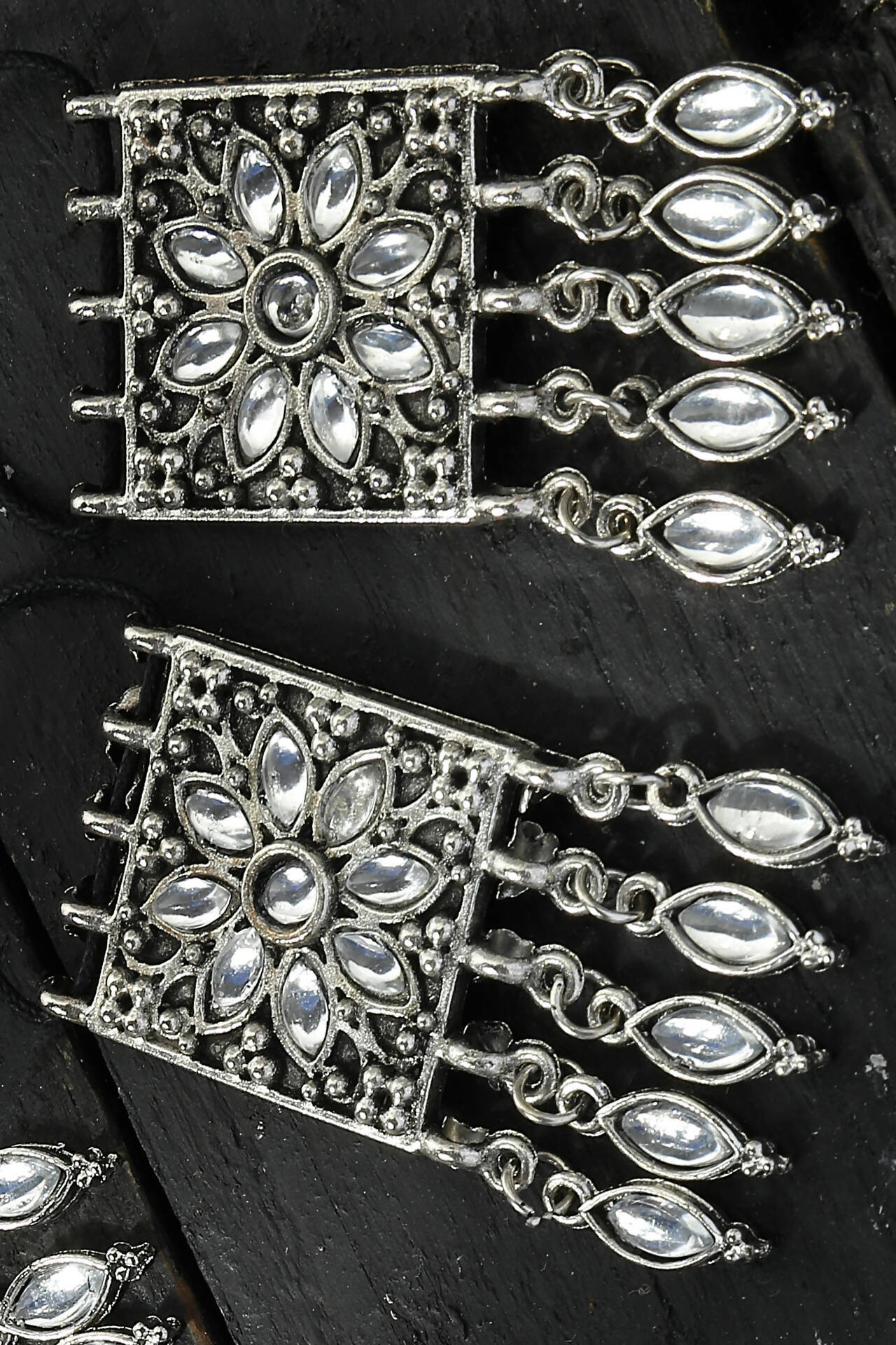 Mominos Fashion Johar Kamal Women Silver-Plated Brass Finish Mirror Work Choker | Grocsy