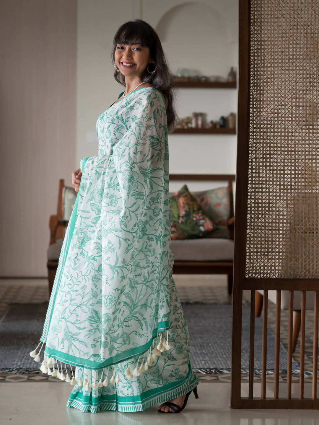 Suta White Floral Pure Cotton Saree | Grocsy
